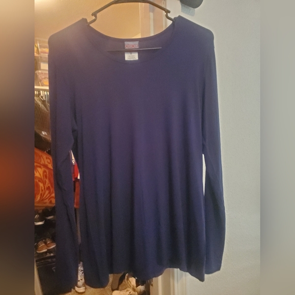 Long Sleeve Under Shirts for Layering or Under Scrubs - Picture 4 of 6